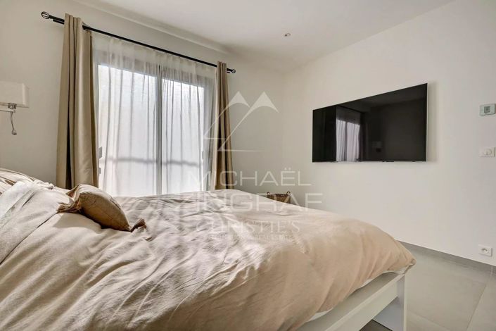 Image No.12-4 Bed House for sale