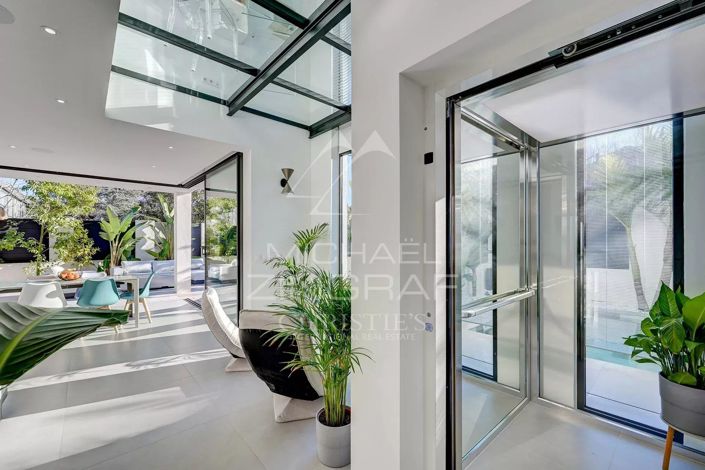 Image No.2-4 Bed House for sale