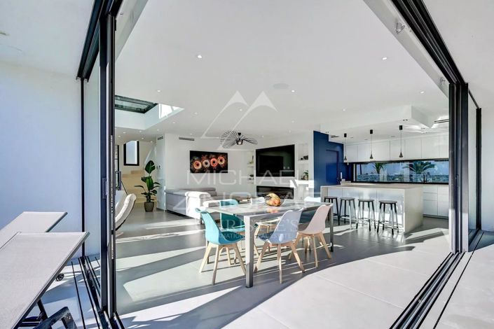 Image No.4-4 Bed House for sale