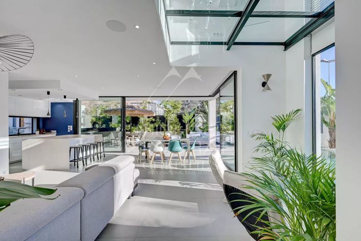 Image No.6-4 Bed House for sale