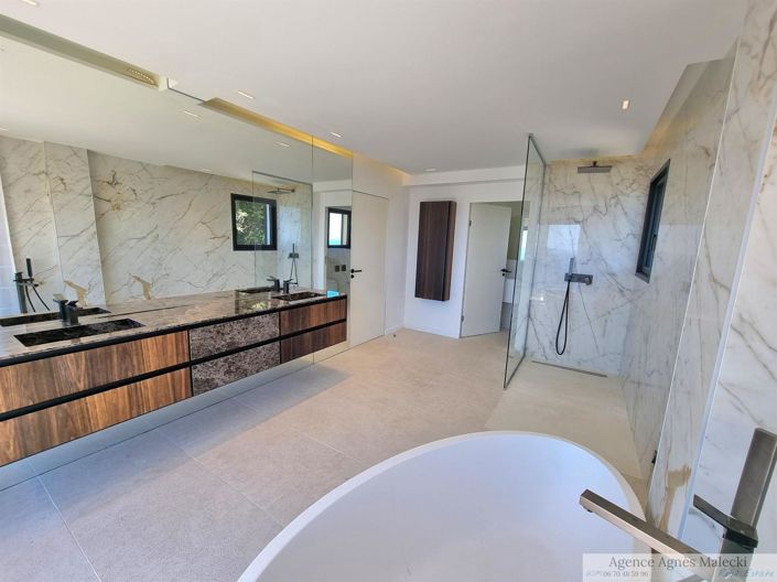 Image No.13-4 Bed House for sale