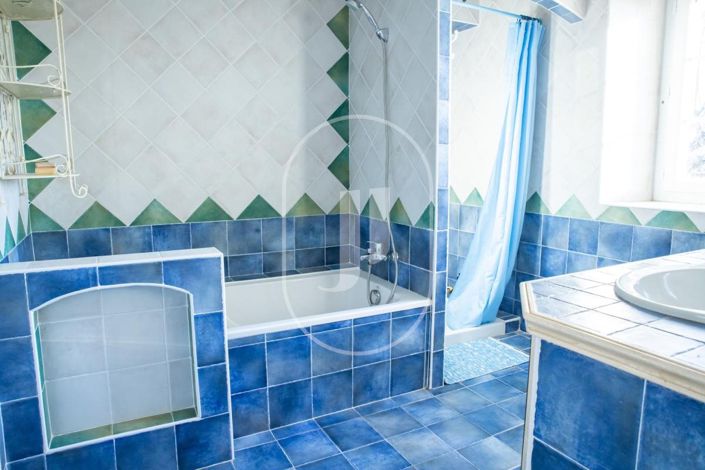 Image No.18-9 Bed House for sale