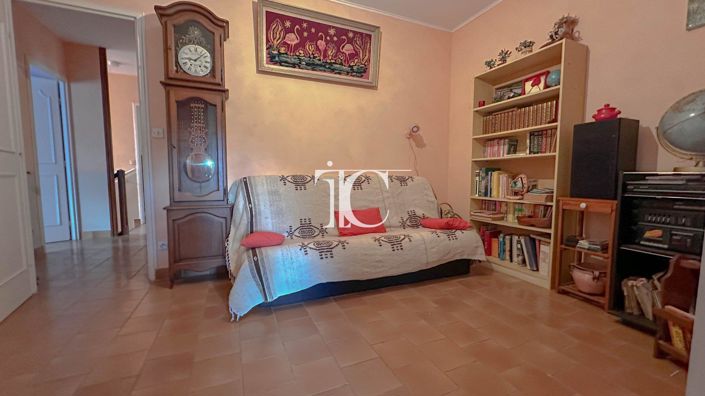 Image No.11-5 Bed House for sale