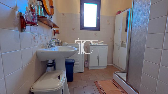 Image No.12-5 Bed House for sale