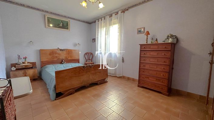 Image No.7-5 Bed House for sale