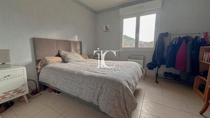 Image No.8-5 Bed House for sale