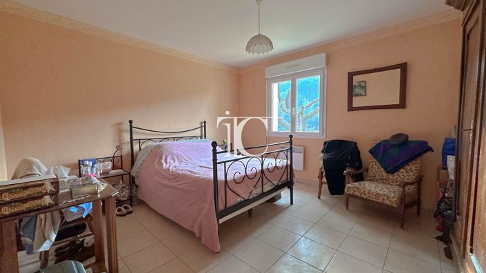 Image No.9-5 Bed House for sale