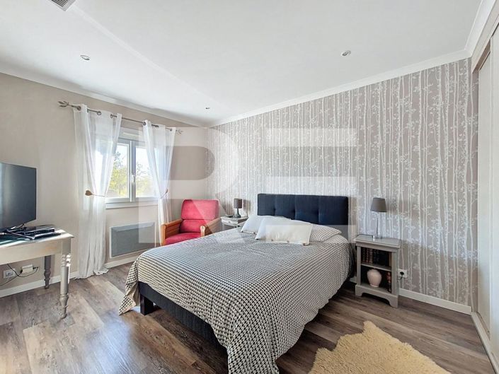 Image No.6-4 Bed House for sale