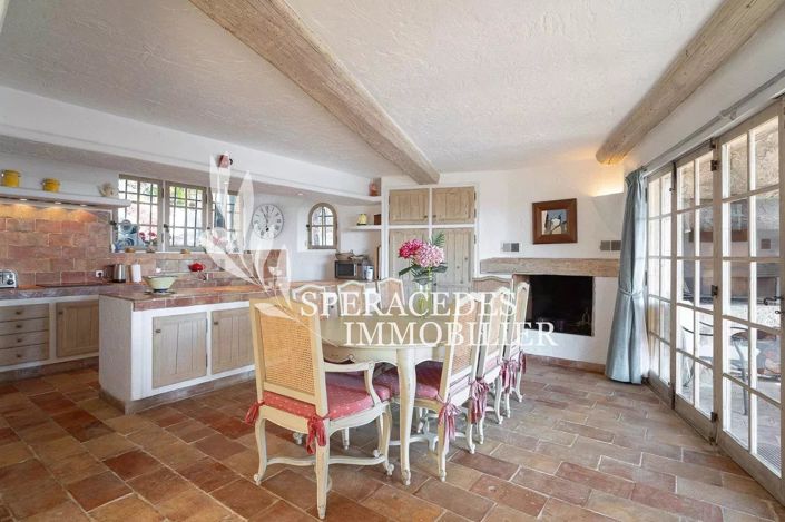 Image No.7-5 Bed House for sale