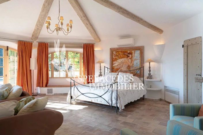 Image No.8-5 Bed House for sale