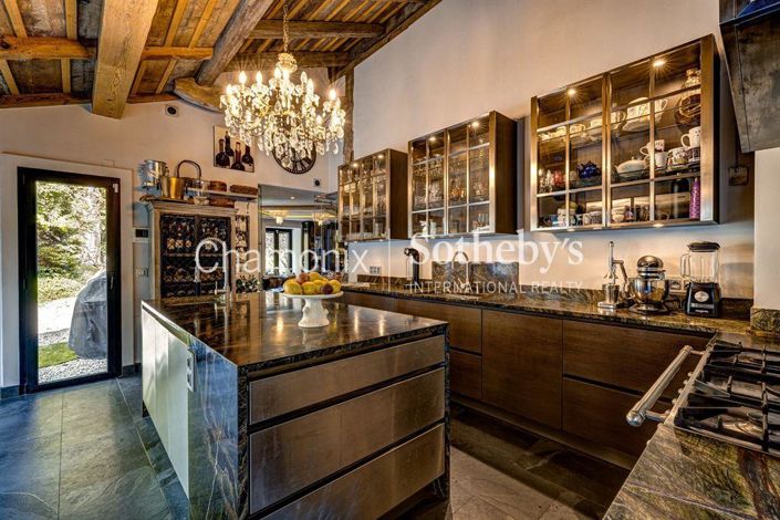 Image No.15-5 Bed Property for sale