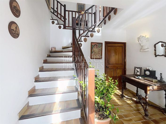 Image No.2-4 Bed House for sale