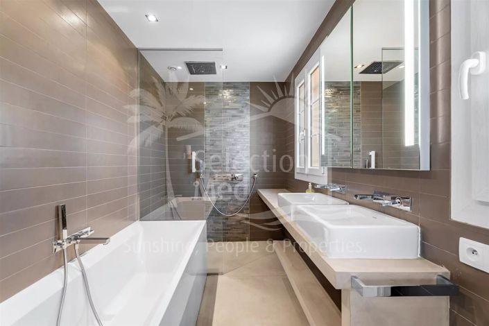 Image No.15-4 Bed House for sale