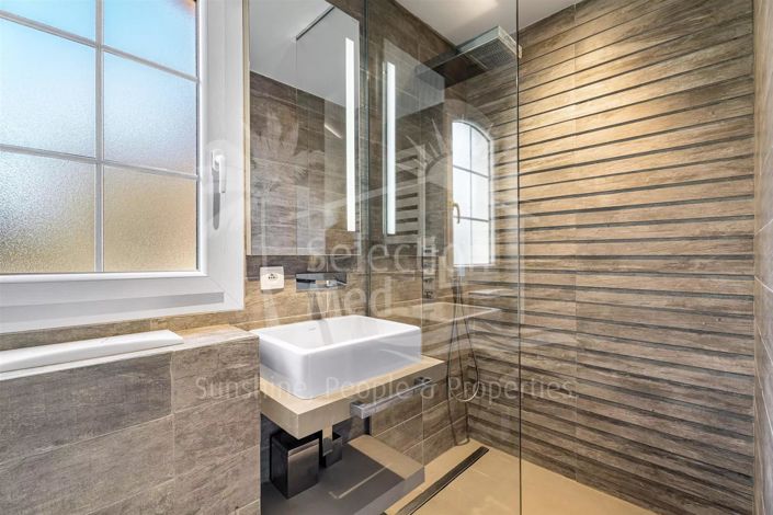 Image No.21-4 Bed House for sale