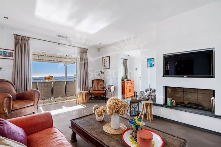 Image No.8-4 Bed House for sale