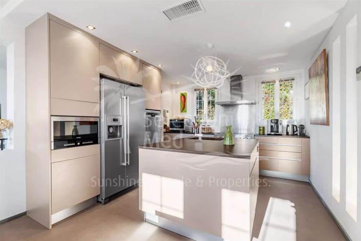 Image No.9-4 Bed House for sale