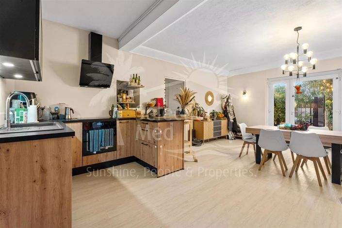 Image No.22-5 Bed House for sale