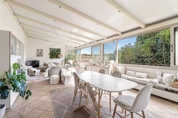 Image No.8-5 Bed House for sale