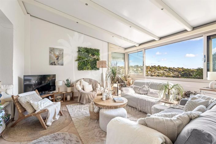 Image No.9-5 Bed House for sale