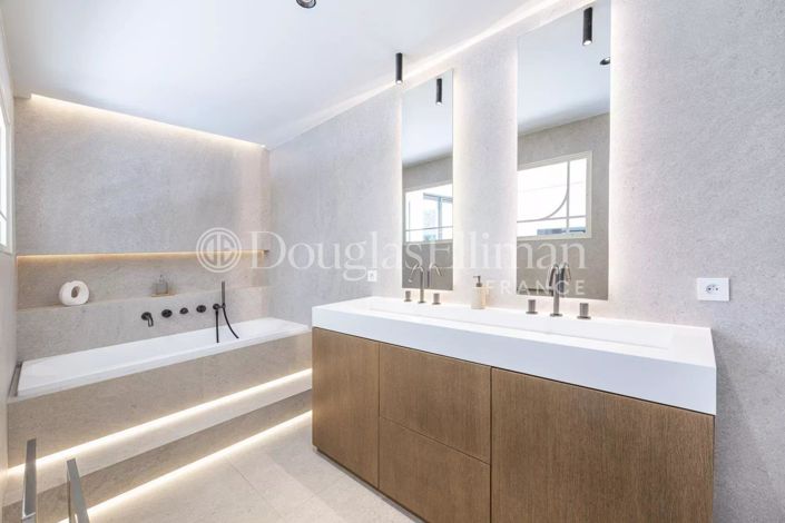 Image No.10-3 Bed Apartment for sale