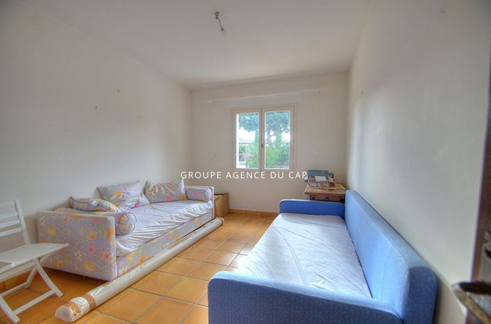 Image No.10-4 Bed House for sale