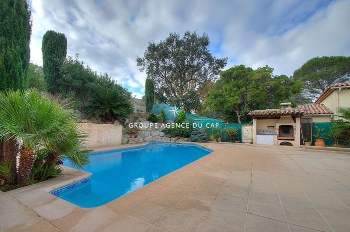 Image No.2-4 Bed House for sale