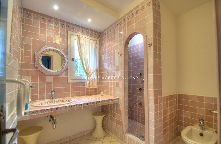 Image No.6-4 Bed House for sale