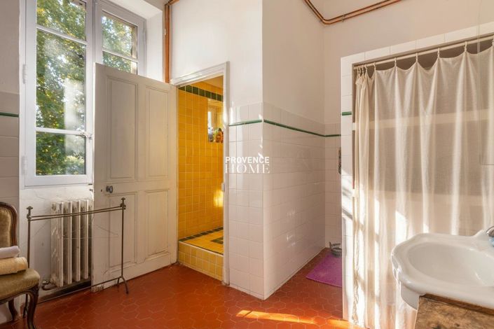 Image No.19-5 Bed Property for sale