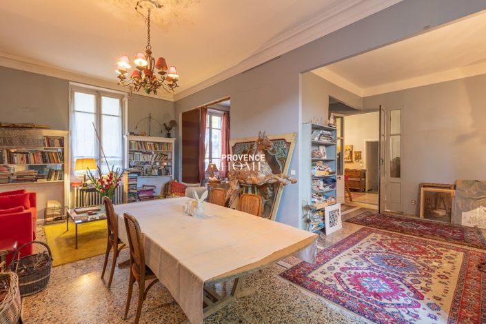 Image No.5-5 Bed Property for sale