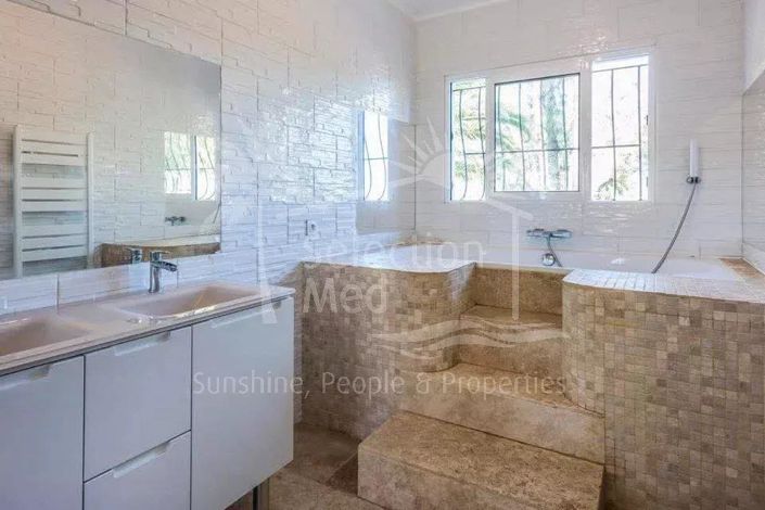 Image No.14-5 Bed House for sale