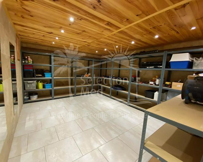 Image No.24-5 Bed House for sale