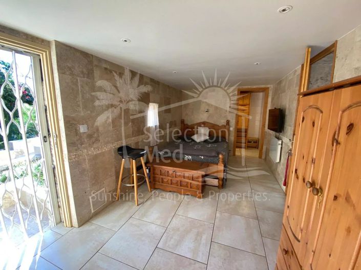 Image No.25-5 Bed House for sale