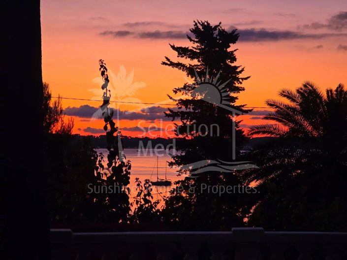 Image No.4-5 Bed House for sale