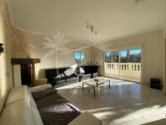 Image No.8-5 Bed House for sale