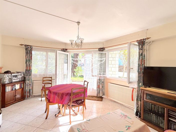 Image No.11-5 Bed House for sale