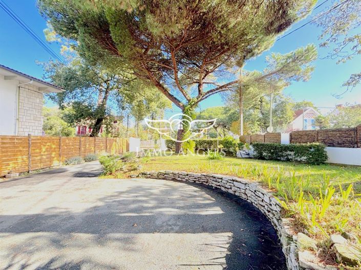 Image No.3-5 Bed House for sale