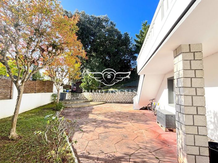 Image No.4-5 Bed House for sale
