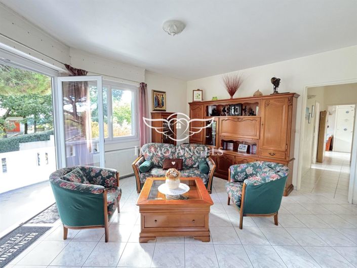 Image No.5-5 Bed House for sale