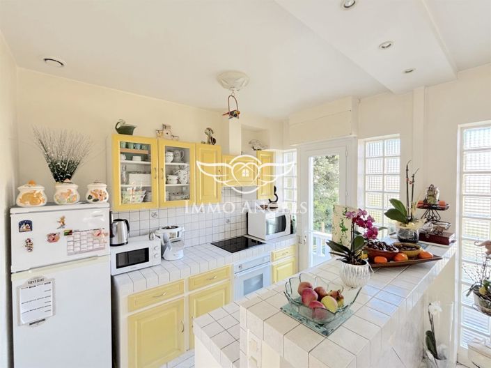 Image No.7-5 Bed House for sale