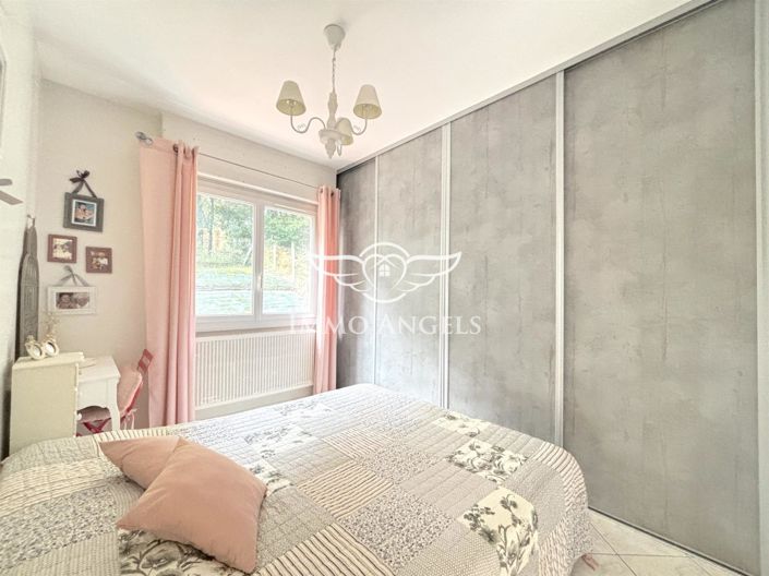 Image No.8-5 Bed House for sale