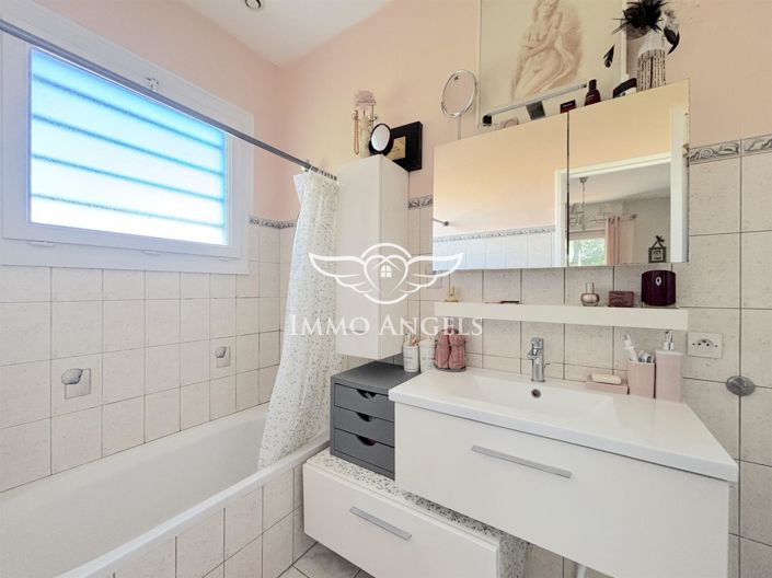 Image No.9-5 Bed House for sale