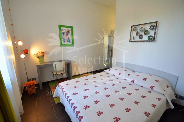 Image No.10-9 Bed House for sale