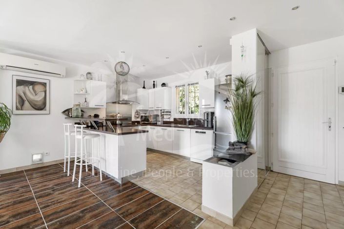 Image No.12-3 Bed House for sale