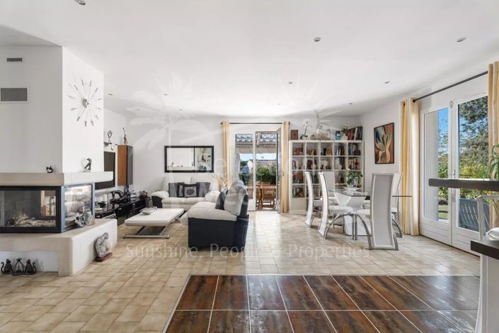 Image No.15-3 Bed House for sale