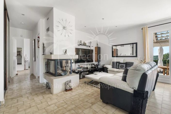 Image No.19-3 Bed House for sale