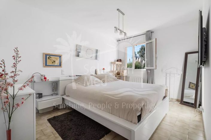 Image No.21-3 Bed House for sale