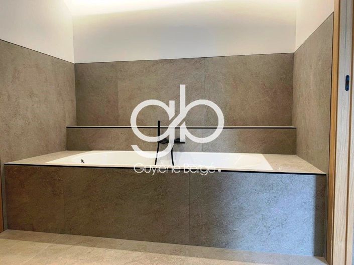 Image No.9-3 Bed Apartment for sale