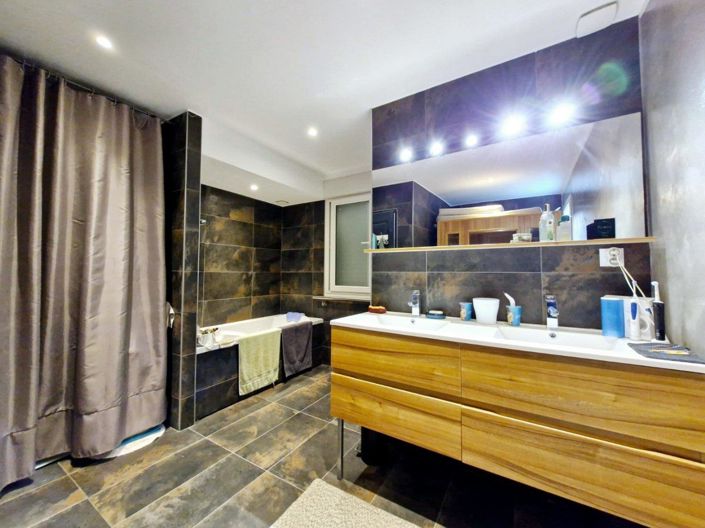 Image No.12-4 Bed House for sale