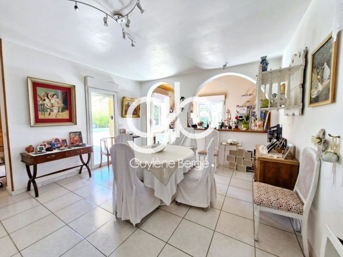 Image No.8-4 Bed House for sale