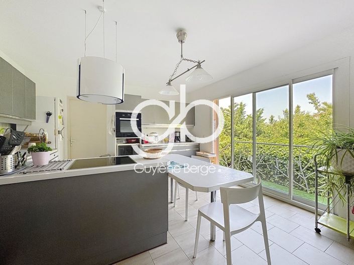 Image No.8-4 Bed House for sale